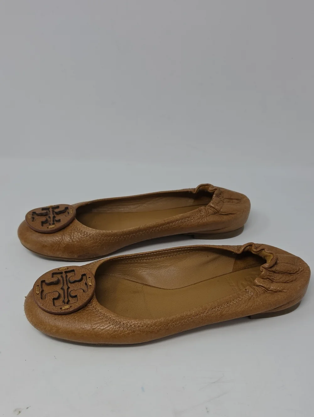 Tory Burch Reva Tan Leather Logo Ballet Flats Size 6